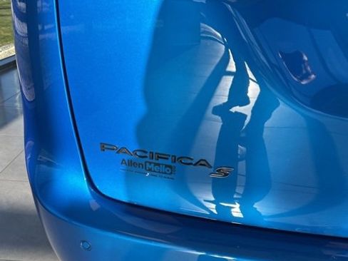 New 2026 Chrysler Pacifica Limited image 24