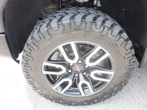 Used 2020 GMC Sierra 1500 AT4 w/ AT4 Premium Package AWD/4WD image 11