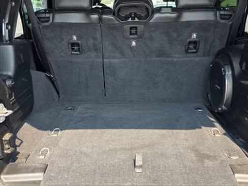 Used 2018 Jeep Wrangler Unlimited Sahara AWD/4WD image 7