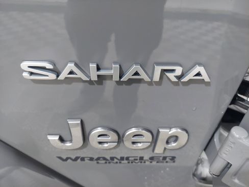 Used 2021 Jeep Wrangler Unlimited Sahara w/ Uconnect 4C Nav & Sound Group AWD/4WD image 6