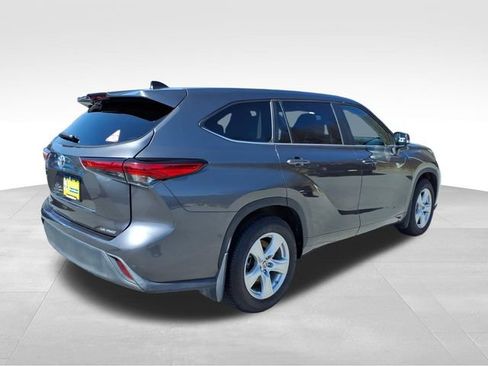 Used 2023 Toyota Highlander LE image 11