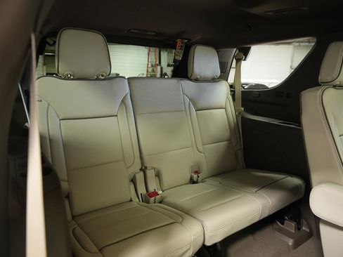 New 2026 GMC Yukon Denali w/ Sun & Power Step Package image 18