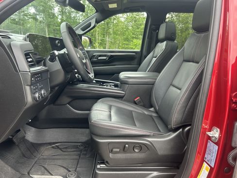 Used 2025 Chevrolet Tahoe RST w/ Comfort Package AWD/4WD image 16