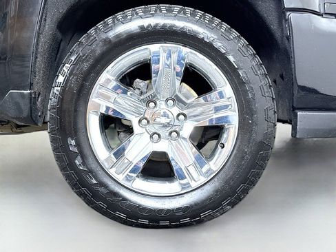 Used 2018 Chevrolet Silverado 1500 Custom w/ Custom Convenience Package AWD/4WD image 38
