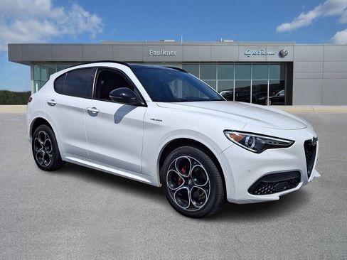 Used 2022 Alfa Romeo Stelvio Veloce image 1