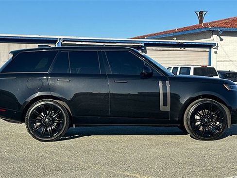 Used 2024 Land Rover Range Rover SE image 3