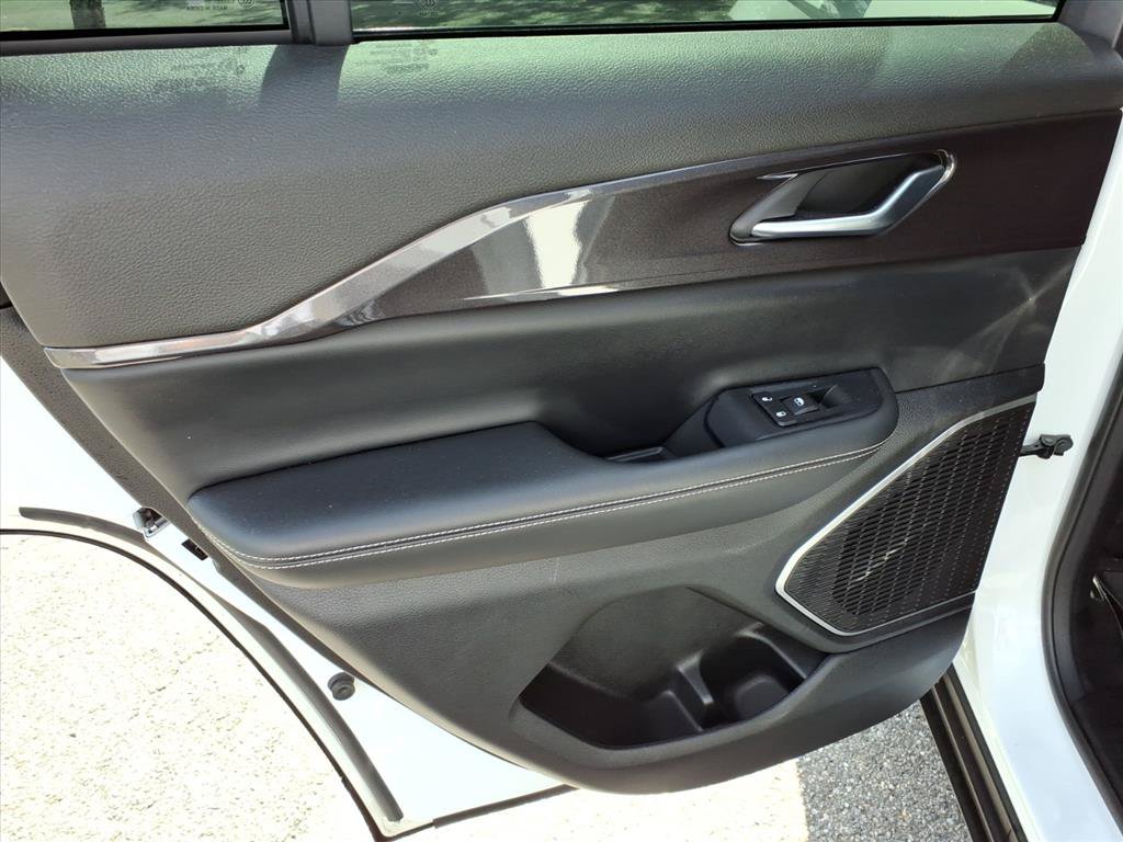 Used 2022 Jeep Grand Cherokee Laredo w/ Luxury Tech Group I RWD image 22