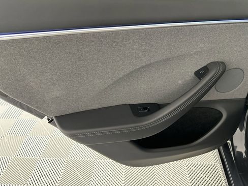 Used 2025 Tesla Model 3 image 30