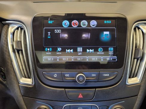 Used 2018 Chevrolet Malibu LT FWD image 25