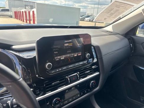 Used 2025 Nissan Pathfinder SV FWD image 7