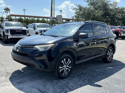Used 2018 Toyota RAV4 LE FWD image 7