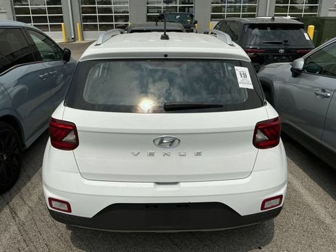 Used 2025 Hyundai Venue SEL FWD image 5