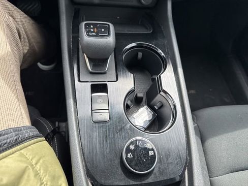 Used 2024 Nissan Rogue S AWD/4WD image 18