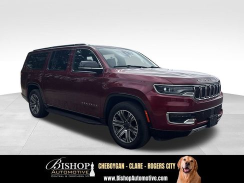 Used 2024 Jeep Wagoneer L Series II w/ Flexible Seating Group AWD/4WD image 14