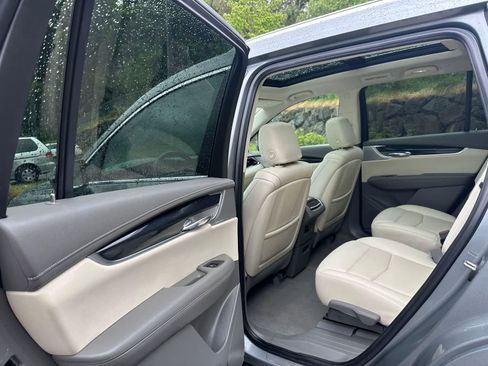 Used 2023 Cadillac XT6 Premium Luxury w/ Technology Package AWD/4WD image 12