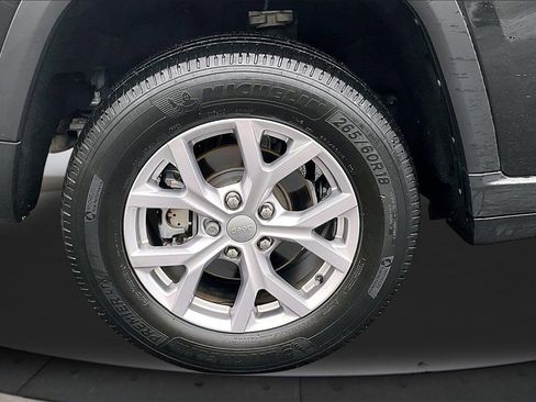 Certified 2022 Jeep Grand Cherokee Limited image 38