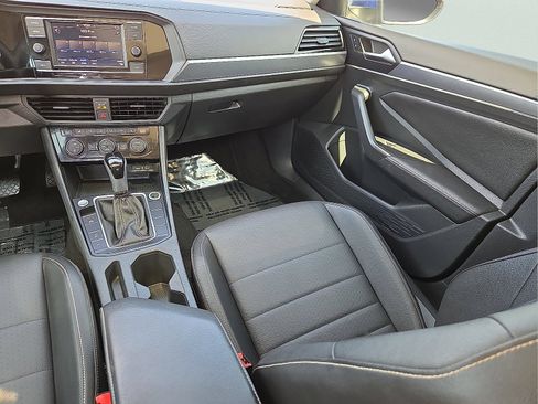 Used 2023 Volkswagen Jetta SE FWD image 12