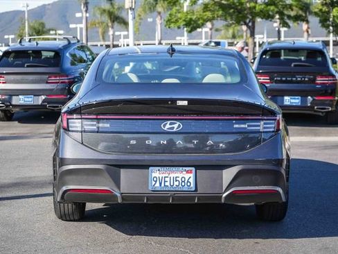 Certified 2025 Hyundai Sonata SE FWD image 8