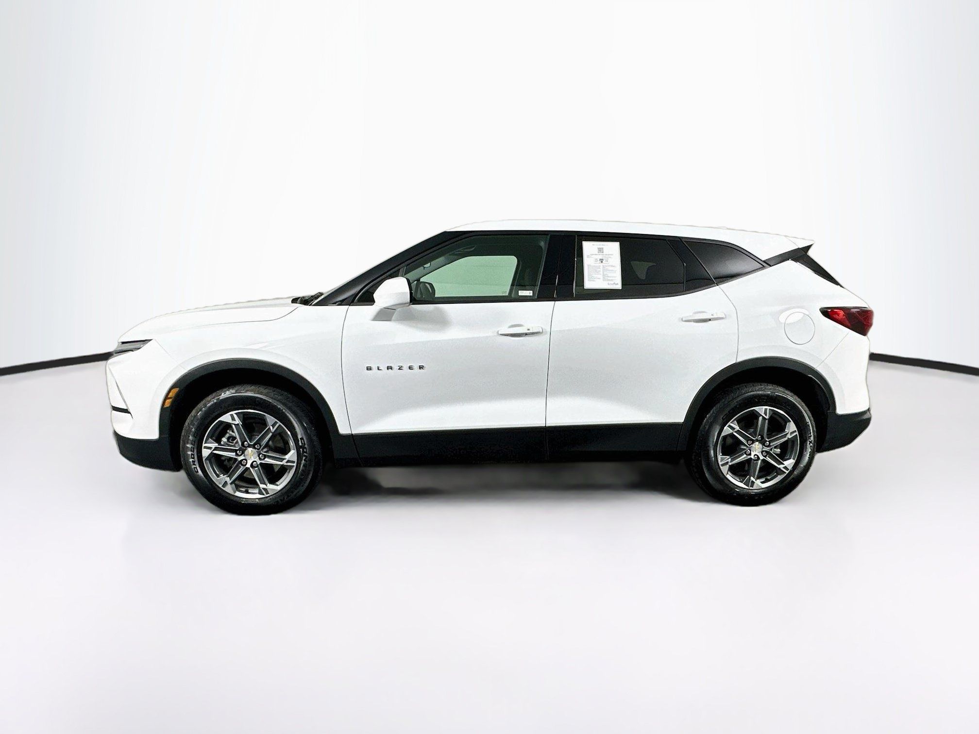 Used 2026 Chevrolet Blazer LT FWD image 4