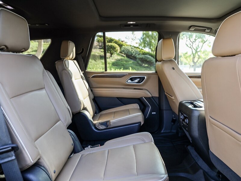 Used 2021 Chevrolet Tahoe Premier w/ Premium Package RWD image 17