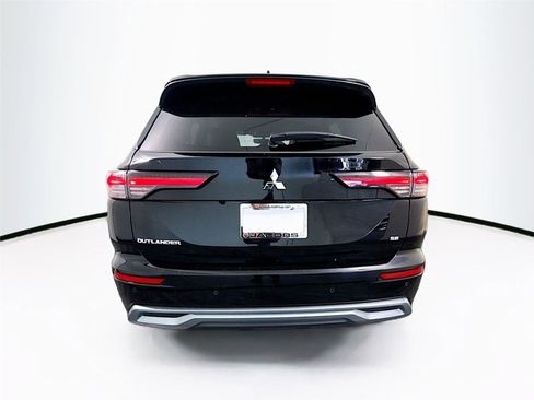 Used 2025 Mitsubishi Outlander SE image 25