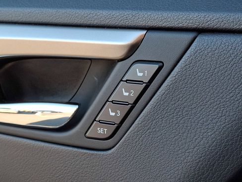 Used 2019 Lexus RX 450h AWD w/ Navigation Package image 25
