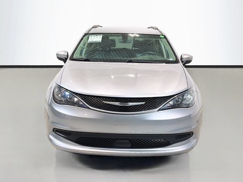Used 2021 Chrysler Voyager Lxi FWD image 2