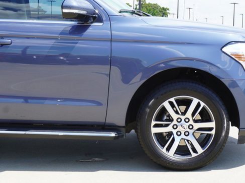 Used 2022 Ford Expedition XLT RWD image 9