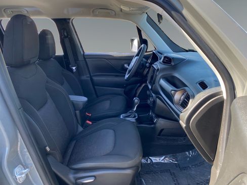 Used 2023 Jeep Renegade Latitude AWD/4WD image 15