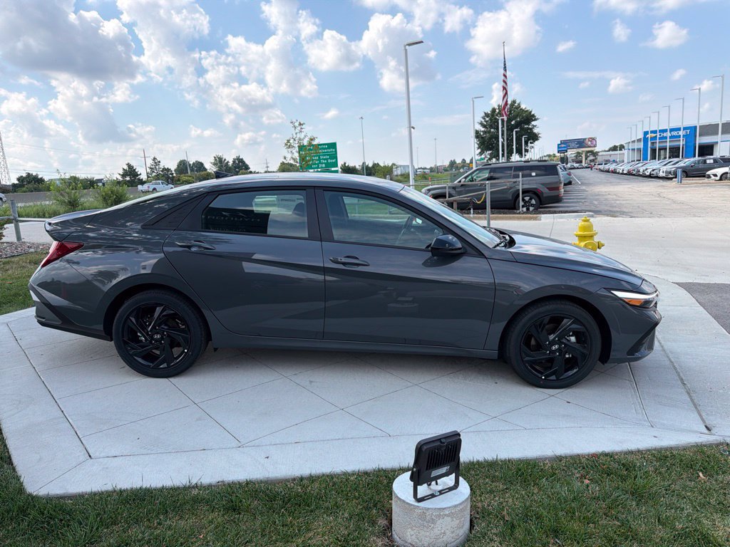New 2026 Hyundai Elantra SEL FWD image 6