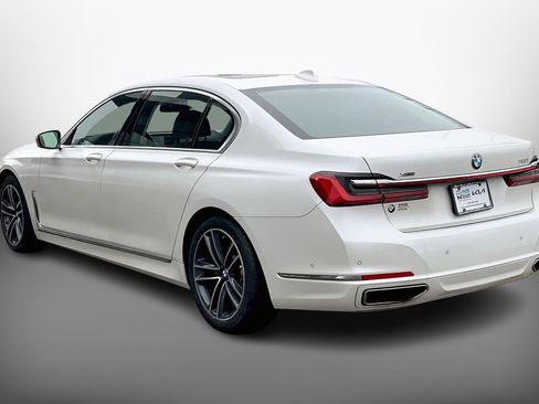 Used 2021 BMW 750i xDrive w/ Luxury Rear Seating Package image 12