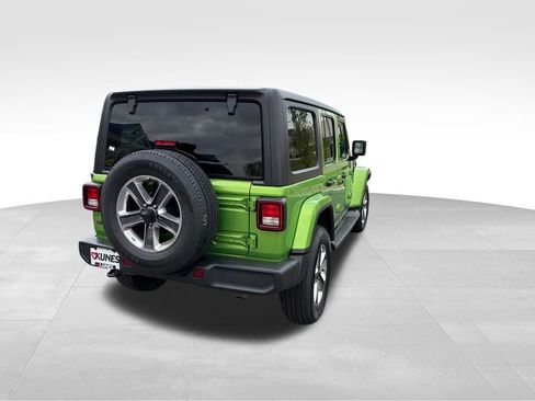 Used 2018 Jeep Wrangler Unlimited Sahara AWD/4WD image 9