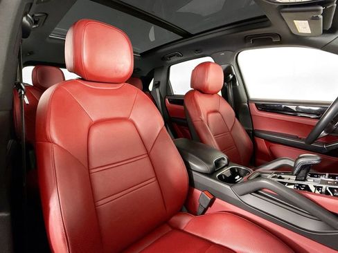 Used 2020 Porsche Cayenne image 14