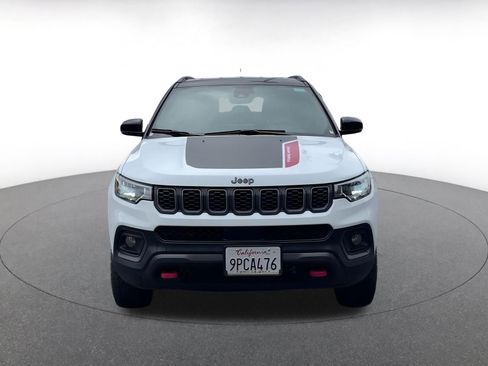 Used 2025 Jeep Compass Trailhawk image 4