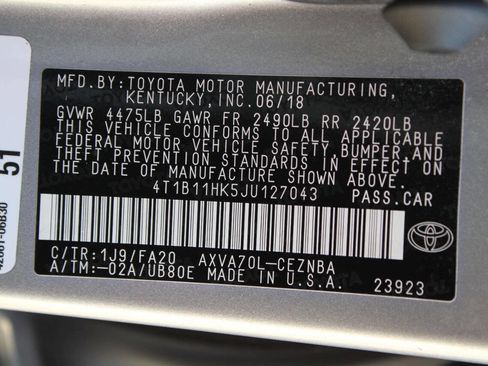 Used 2018 Toyota Camry LE image 27