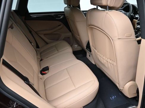 Certified 2025 Porsche Macan AWD/4WD image 10