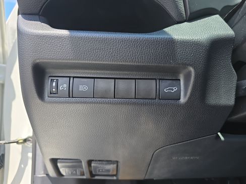 Used 2021 Toyota RAV4 XLE w/ Convenience Package FWD image 26