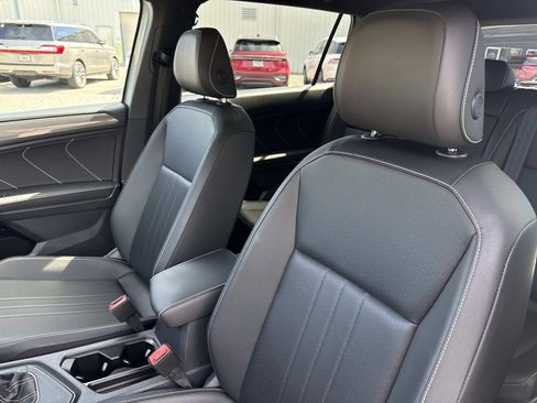 Used 2022 Volkswagen Tiguan SE R-Line image 22