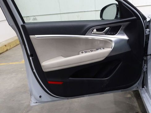 Used 2022 Genesis G70 3.3T image 16