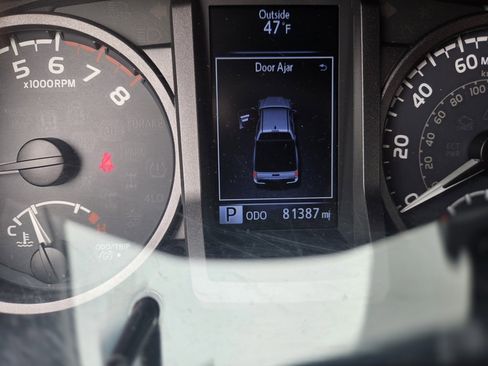 Used 2019 Toyota Tacoma TRD Off-Road image 4