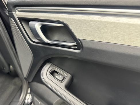Used 2020 Porsche Macan Turbo AWD/4WD image 42