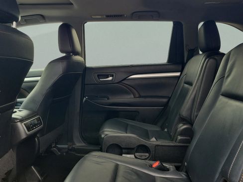 Used 2016 Toyota Highlander XLE FWD image 8