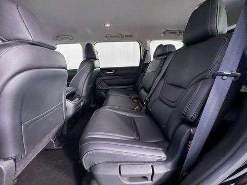 Used 2025 Nissan Armada SV image 24