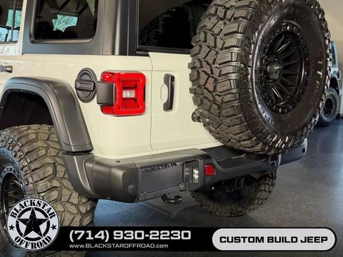 Used 2025 Jeep Wrangler Unlimited Rubicon AWD/4WD image 11