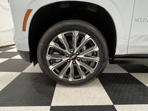 New 2026 Chevrolet Suburban High Country image 12