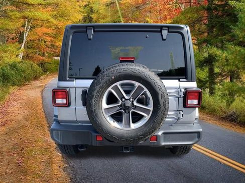Used 2020 Jeep Wrangler Unlimited Sahara w/ Cold Weather Group AWD/4WD image 5