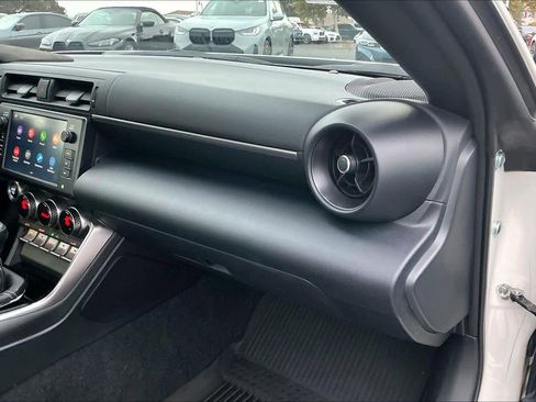 Used 2023 Toyota GR86 Premium image 18