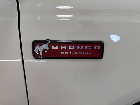 Used 2026 Ford Bronco Outer Banks w/ Sasquatch Package AWD/4WD image 11