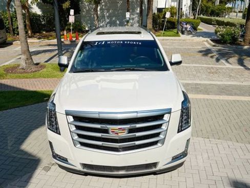 Used 2019 Cadillac Escalade ESV Premium Luxury image 5