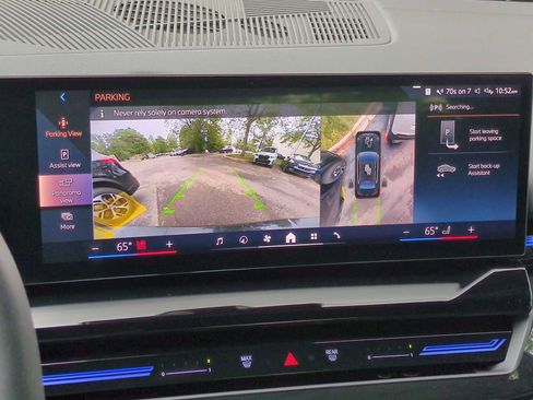 Certified 2025 BMW 530i xDrive w/ Premium Package image 32